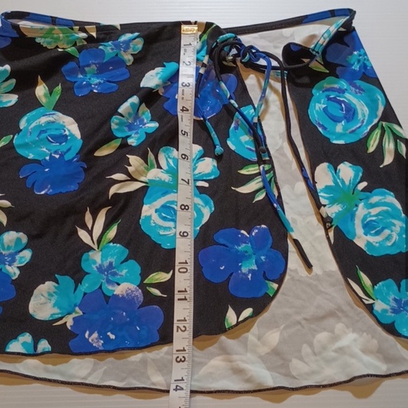 WEWOREWHAT Blue Black Floral 3 Piece Retro Fit Sarong Bikini Set A20 - Picture 7 of 15